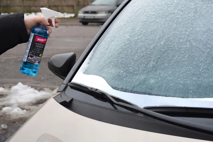 Samochodowy zestaw zimowy York, 5 sztuk (płyn do spryskiwaczy 500ml,odmrażacz do szyb 500ml, odmrażacz do zamków 50ml, skrobaczka, ściereczka)